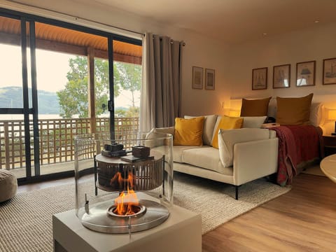 Bed, View (from property/room), Balcony/Terrace, Living room, Seating area, Bedroom, fireplace