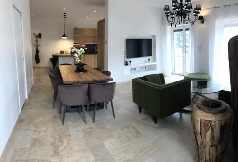 Loft Christina moderne et confortable, vue lac, climatisation, parking Apartment in Aix-les-Bains