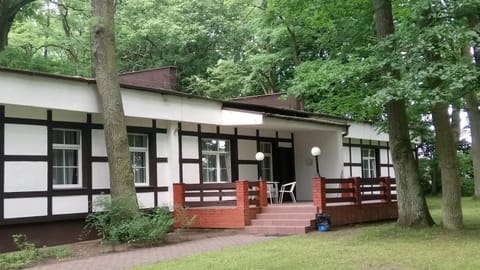 Property building, Patio, Facade/entrance