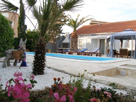 Swimming pool, Swimming pool