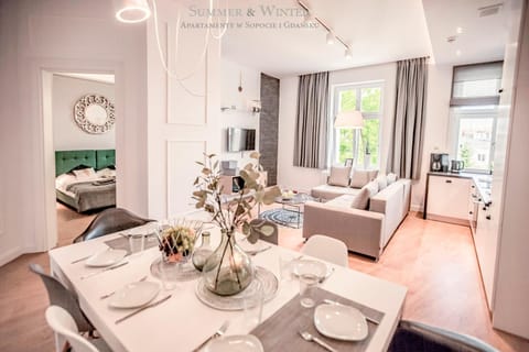 Family Luxury Wonder Heaven Apartment, 50m M Cassino Street, first - 3 bedrooms&studio, second - 2 bedrooms&studio, private parking w cenie, SUMMERWINTER Brand Apartment in Sopot