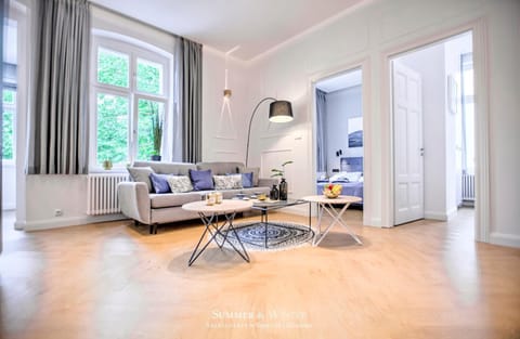 Family Luxury Wonder Heaven Apartment, 50m M Cassino Street, first - 3 bedrooms&studio, second - 2 bedrooms&studio, private parking w cenie, SUMMERWINTER Brand Apartment in Sopot