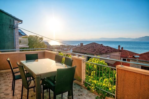 View (from property/room), Balcony/Terrace, Seating area, Dining area, Mountain view, Sea view