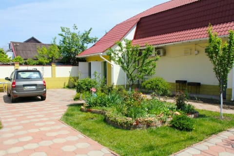 Facade/entrance, Garden