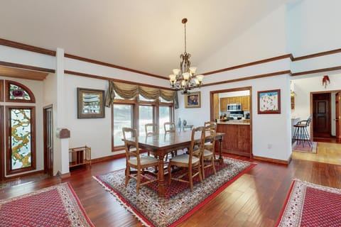 Wayne Creek Residence House in Avon