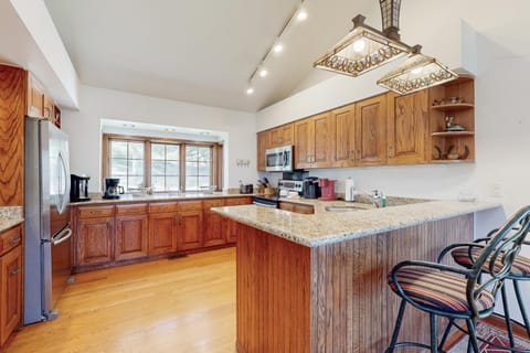 Wayne Creek Residence House in Avon