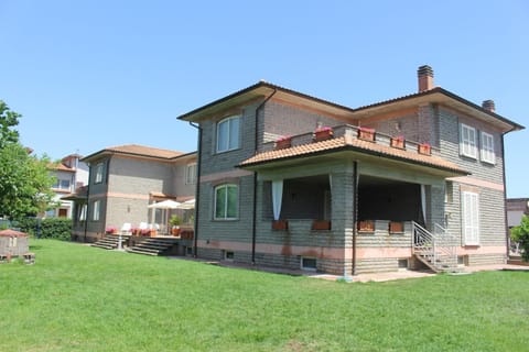 Facade/entrance, Garden