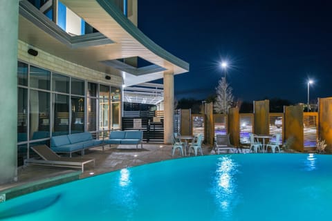 Swimming pool, Swimming pool
