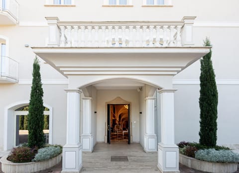 Facade/entrance
