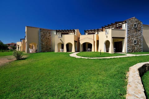 Property building, Day, Garden, Garden