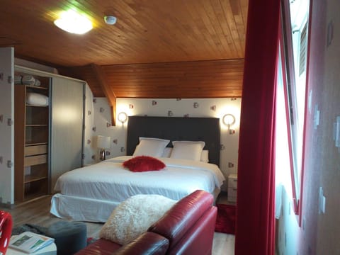 Chambres du Jardin Fleuri Bed and Breakfast in Normandy