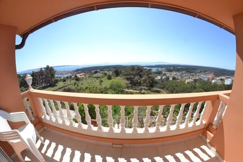 View (from property/room), Balcony/Terrace, City view, Sea view