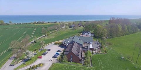 Bird's eye view, Location