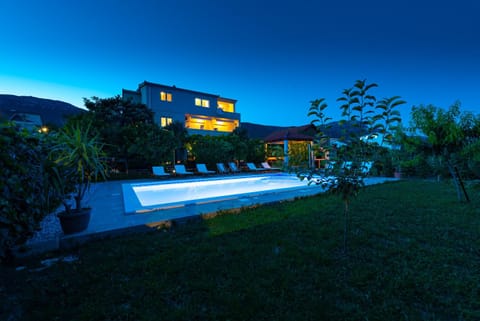 Property building, Garden, Pool view, Swimming pool