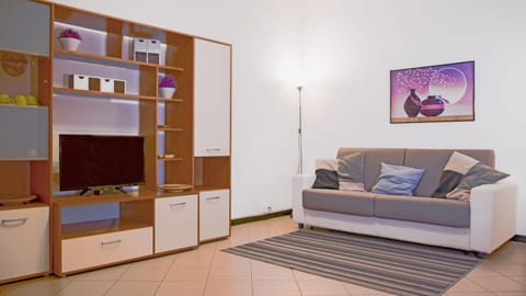 Communal lounge/ TV room, TV and multimedia, Living room, Seating area, Evening entertainment