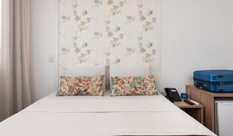 Bed, Photo of the whole room, Decorative detail, Bedroom