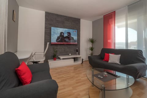 Communal lounge/ TV room, Spring, Day, Summer, Balcony/Terrace, Living room, On site, Sea view