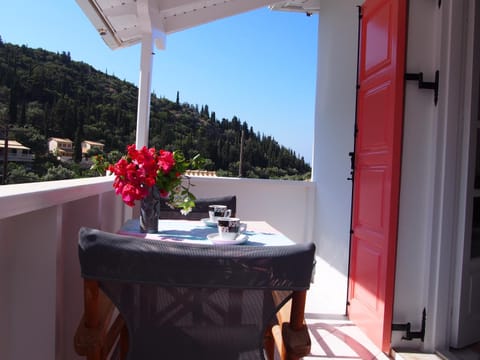 Balcony/Terrace, Mountain view, Street view