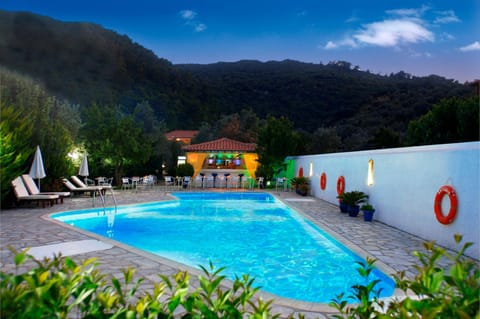 Swimming pool, Swimming pool