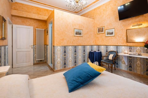 TV and multimedia, Photo of the whole room, Bedroom