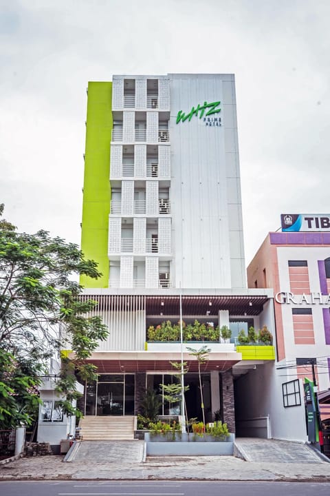 Facade/entrance