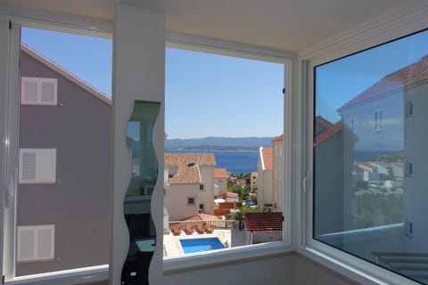 New and modern apartment Karavona Bol Apartment in Bol