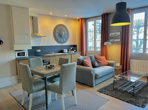 Living room, Dining area