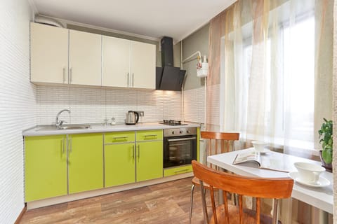 Kitchen or kitchenette, Dining area, oven, stove