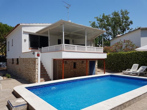 Patio, Garden, Swimming pool