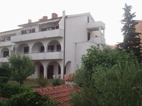 Property building, Off site, Garden, Balcony/Terrace
