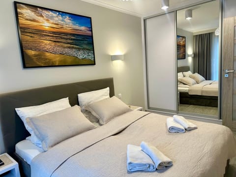 Bed, Bedroom, towels, wardrobe