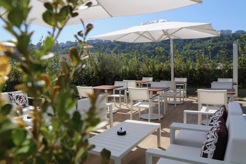 View (from property/room), Balcony/Terrace, Lounge or bar