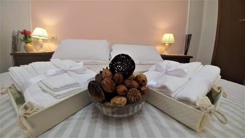 Photo of the whole room, Decorative detail
