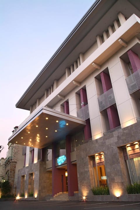 Property building, Facade/entrance