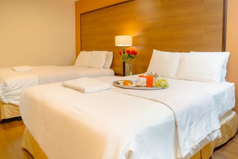 Bed, Photo of the whole room, Decorative detail, Bedroom