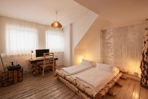 Photo of the whole room, Bedroom