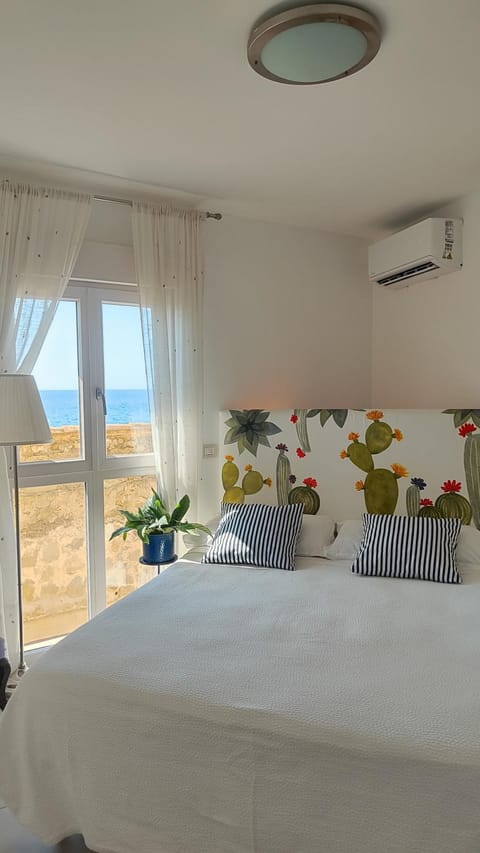 Bed, Photo of the whole room, Bedroom, Sea view, air conditioner