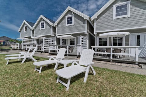 Property building, Garden, Balcony/Terrace, sunbed