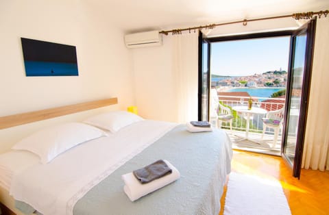 Spring, Bed, Day, Balcony/Terrace, Bedroom, City view, Sea view