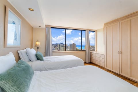 Hawaiian Monarch Penthouse 402 Apartment in McCully-Moiliili