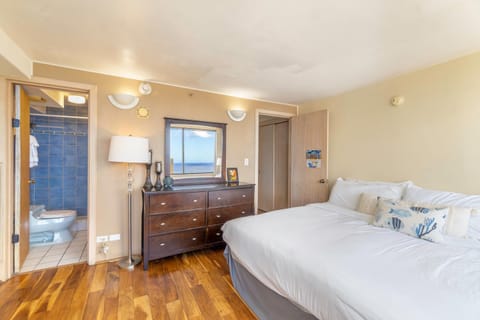 Hawaiian Monarch Penthouse 402 Apartment in McCully-Moiliili