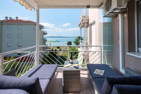 View (from property/room), Balcony/Terrace