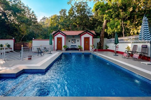 Property building, Swimming pool, Swimming pool