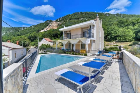 Property building, Balcony/Terrace, Swimming pool