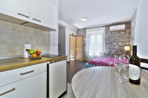 Kitchen or kitchenette, Living room, Photo of the whole room, Dining area