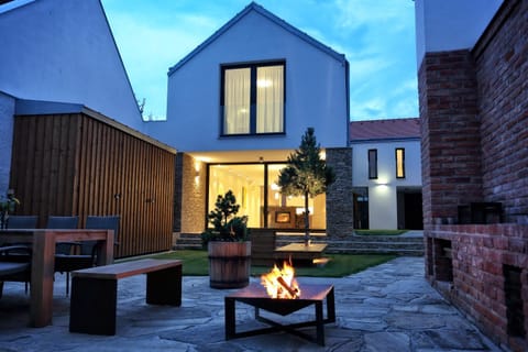 Property building, BBQ facilities, Garden