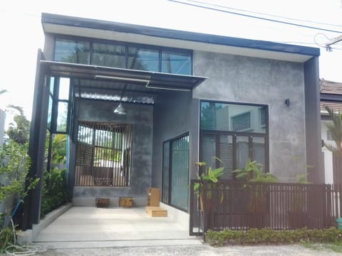 Balcony/Terrace, Photo of the whole room, Seating area, Mountain view, Street view