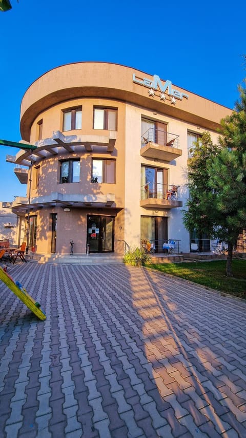 Property building, Facade/entrance, Balcony/Terrace
