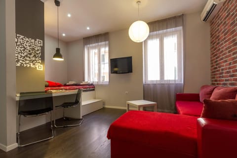 Day, Living room