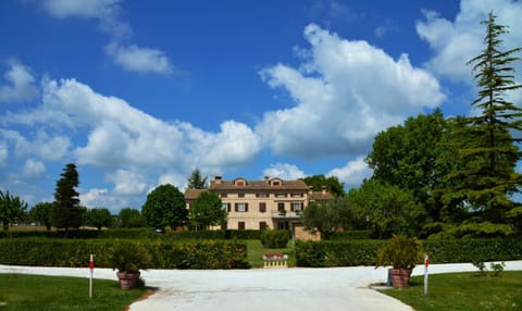 Property building, Facade/entrance, Garden, Garden view